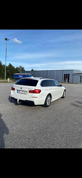 BMW 520d 2 of 5