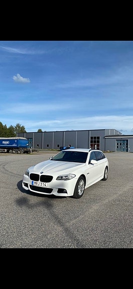BMW 520d 3 of 5