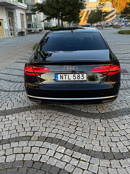 Audi A8 6 of 10