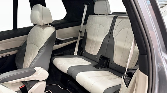 BMW X7 17 of 17