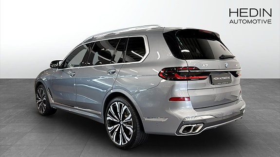 BMW X7 2 of 17