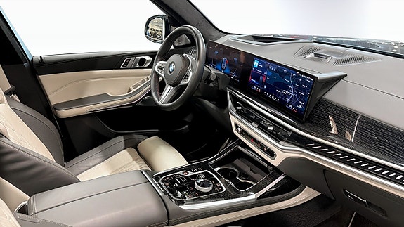 BMW X7 3 of 17