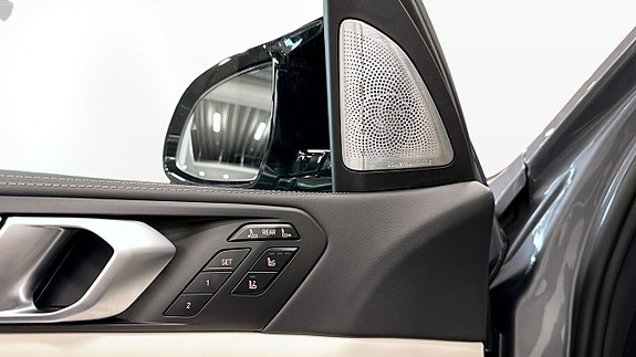 BMW X7 14 of 17