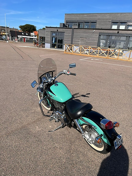 Honda VT1100C2 Shadow 3 of 3