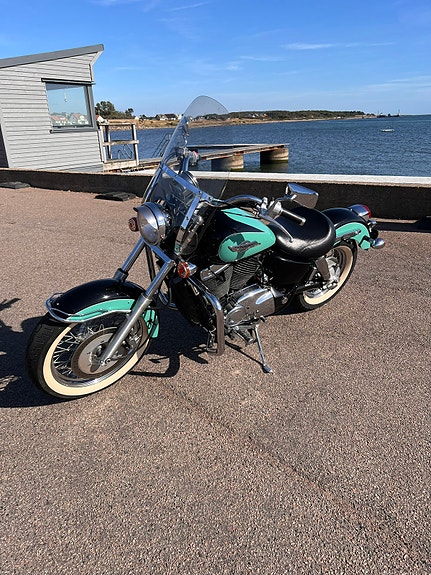 Honda VT1100C2 Shadow 2 of 3