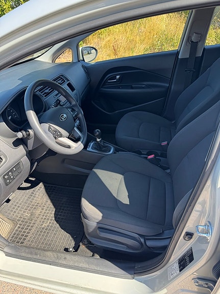 Kia Rio 13 of 21