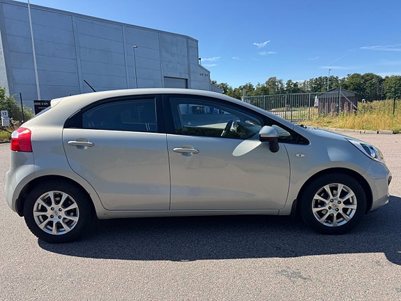 Kia Rio 8 of 21