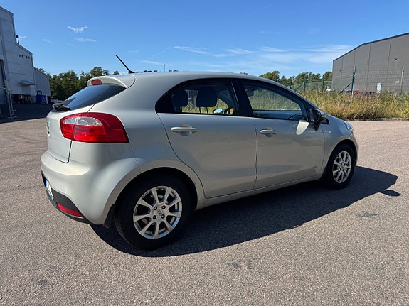 Kia Rio 7 of 21
