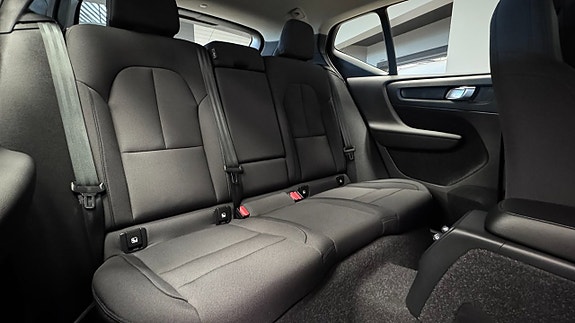 Volvo XC40 8 of 20