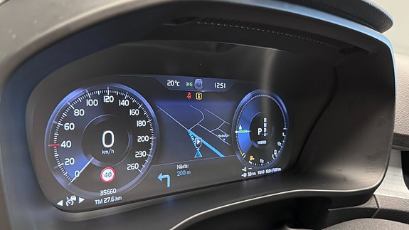 Volvo XC40 12 of 20