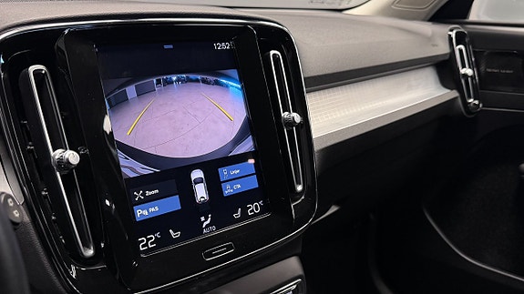 Volvo XC40 10 of 20