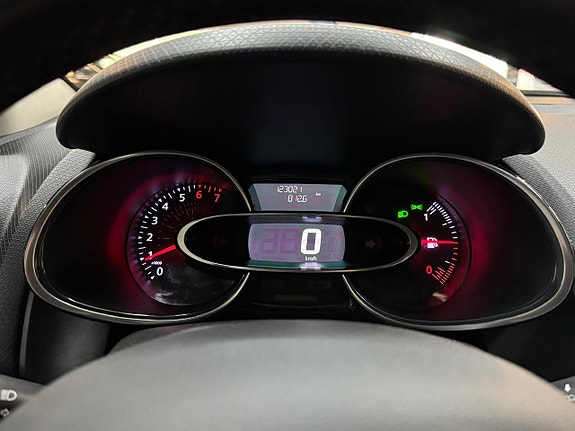 Renault Clio 10 of 16