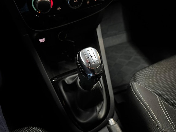 Renault Clio 14 of 16
