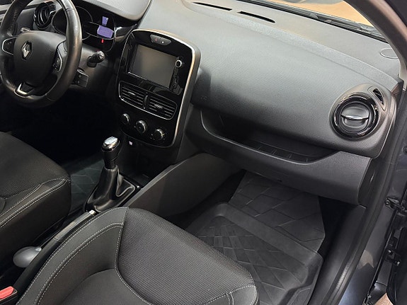 Renault Clio 9 of 16