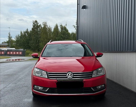 Volkswagen Passat 4 of 13