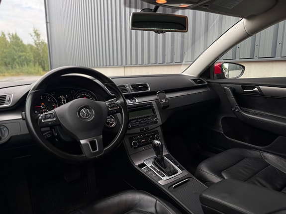 Volkswagen Passat 11 of 13
