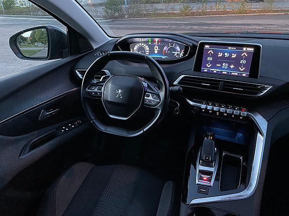 Peugeot 3008 2 of 11