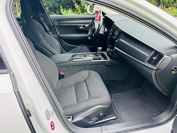 Volvo V90 10 of 17