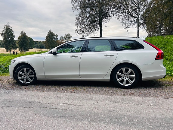 Volvo V90 4 of 17