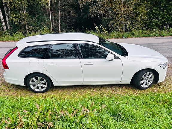 Volvo V90 2 of 17