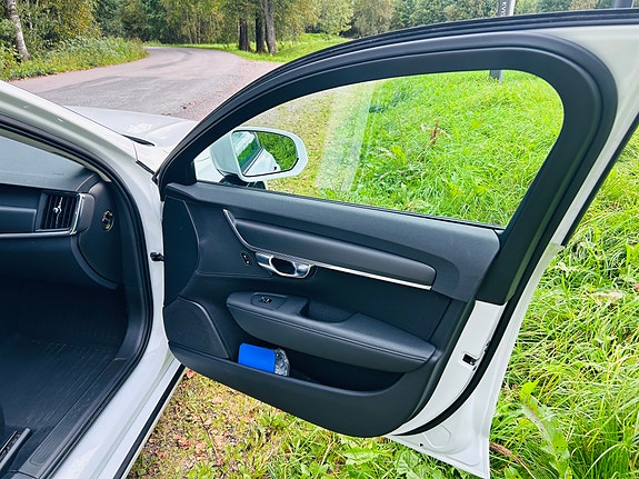 Volvo V90 8 of 17