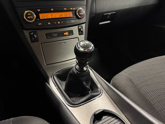 Toyota Avensis 10 of 15