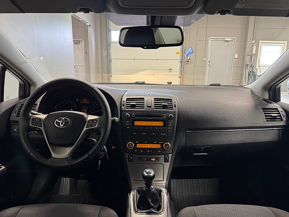 Toyota Avensis 7 of 15