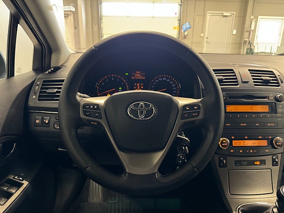 Toyota Avensis 9 of 15
