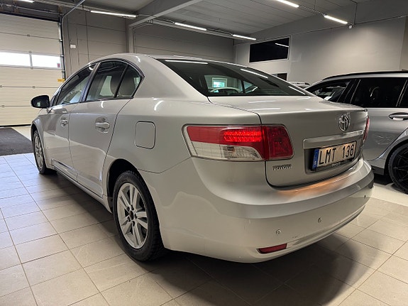 Toyota Avensis 4 of 15