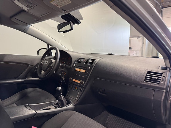 Toyota Avensis 8 of 15