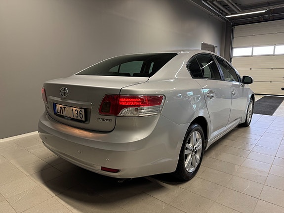 Toyota Avensis 2 of 15