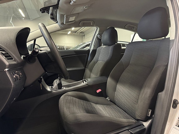 Toyota Avensis 13 of 15