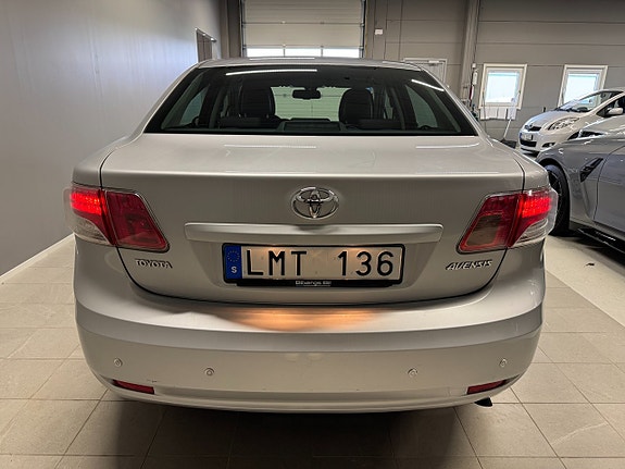 Toyota Avensis 3 of 15