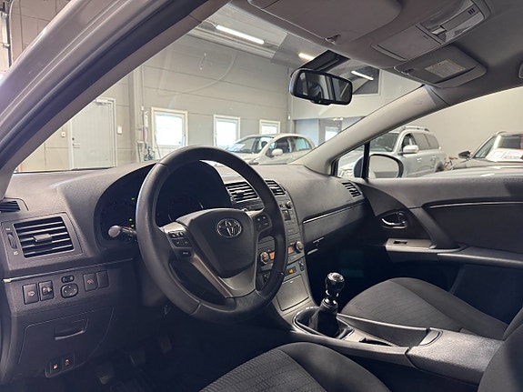 Toyota Avensis 6 of 15
