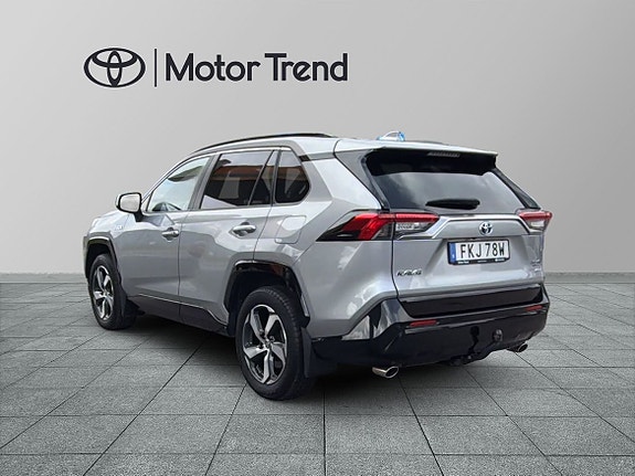 Toyota RAV4 3 of 16