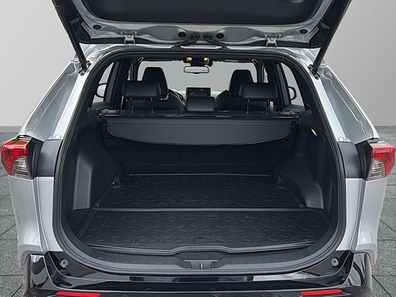 Toyota RAV4 12 of 16