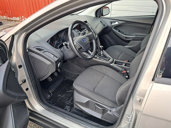 Ford Focus 9 of 16