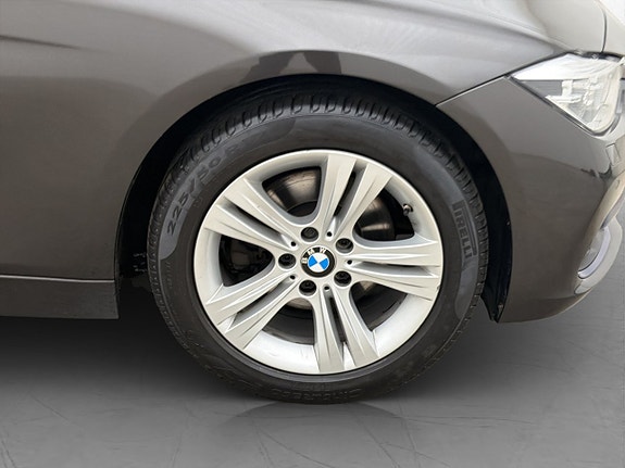BMW 320d 26 of 29