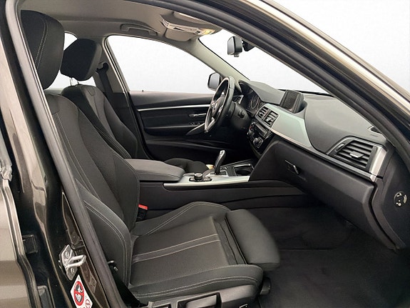 BMW 320d 12 of 29