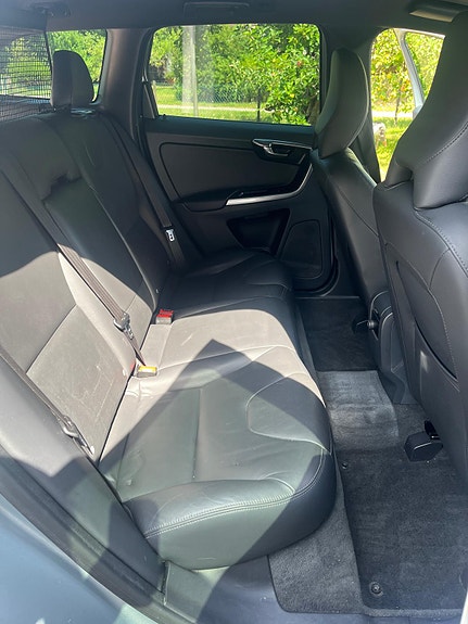 Volvo XC60 8 of 11