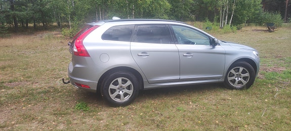 Volvo XC60 2 of 11