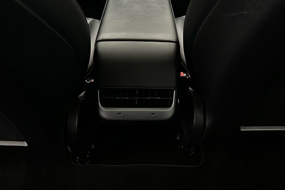 Tesla Model 3 22 of 25