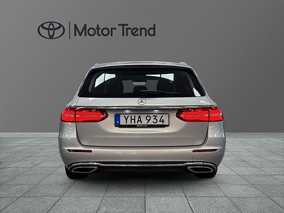 Mercedes-Benz E220 4 of 17