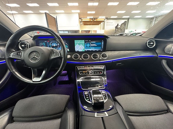 Mercedes-Benz E220 17 of 17