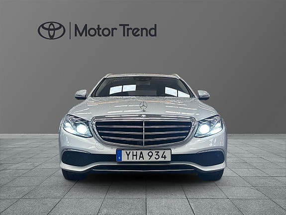 Mercedes-Benz E220 5 of 17