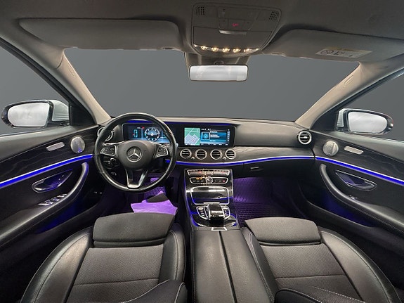 Mercedes-Benz E220 9 of 17