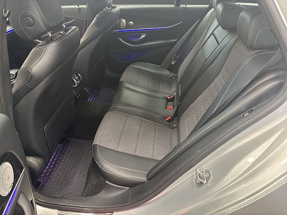 Mercedes-Benz E220 8 of 17