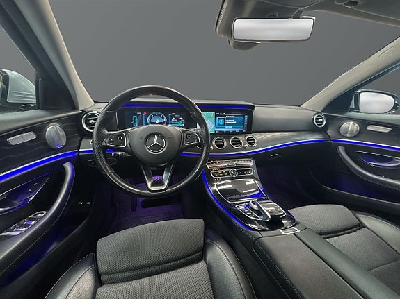 Mercedes-Benz E220 10 of 17