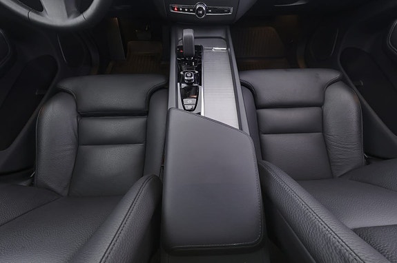 Volvo XC60 9 of 30