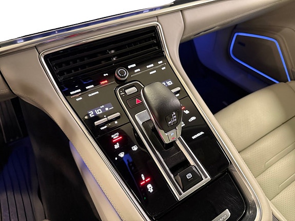 Porsche Panamera 4 14 of 18